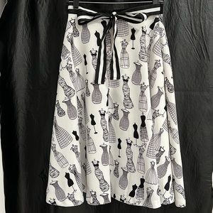 Beautiful A-line skirt. Dabber Day!